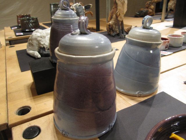 setofthreeangledstoragejars.jpg