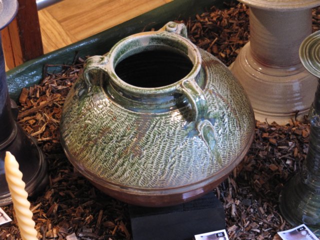 threehandledpot.jpg